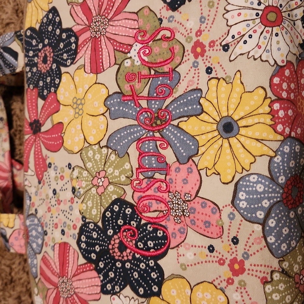 Thirty-One Floral Make-Up Bag embroidered with the word Cosmetics - Picture 2 of 9
